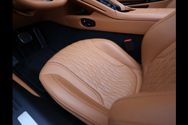 Aston Martin DB12 Volante 4.0 V8 | Green over tan - B&W