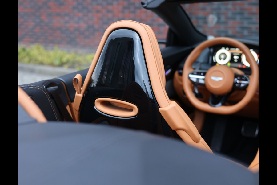 Aston Martin DB12 Volante 4.0 V8 | Green over tan - B&W