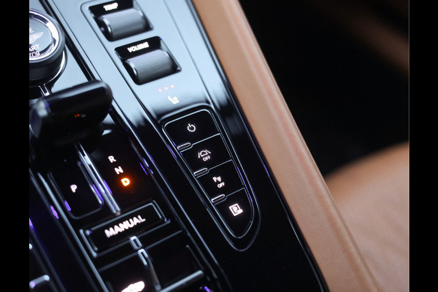 Aston Martin DB12 Volante 4.0 V8 | Green over tan - B&W