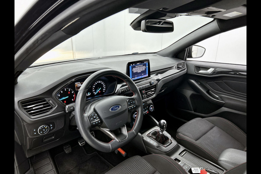 Ford Focus 1.0 EcoBoost ST Line Business (STUUR-/STOELVERWARMING, CARPLAY, PDC, CLIMA, NAVI, GOED ONDERHOUDEN)