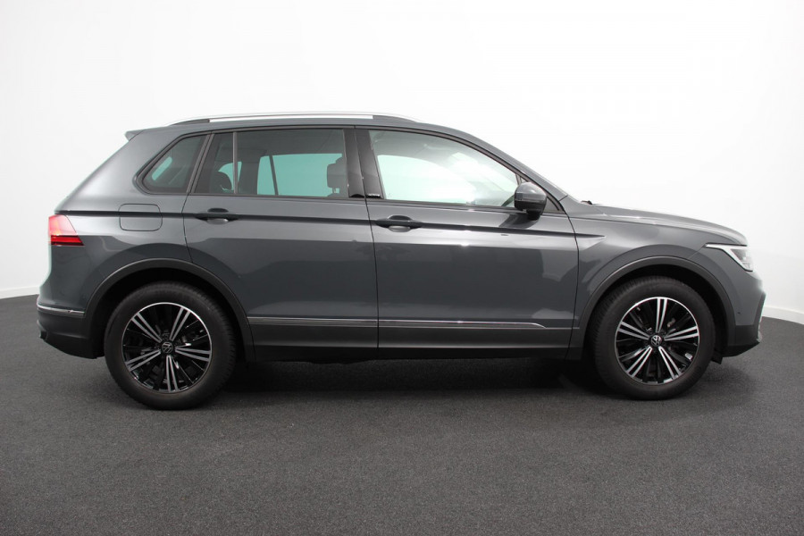 Volkswagen Tiguan 1.5 TSI DSG Active | Navigatie | App connect Wireless | Adaptive Cruise Control | Travel Assist | Parkeersensoren | Camera | Park Assist | Stoel- en stuurverwarming | Elektrische achterklep | Virtual Cockpit | Inductielader