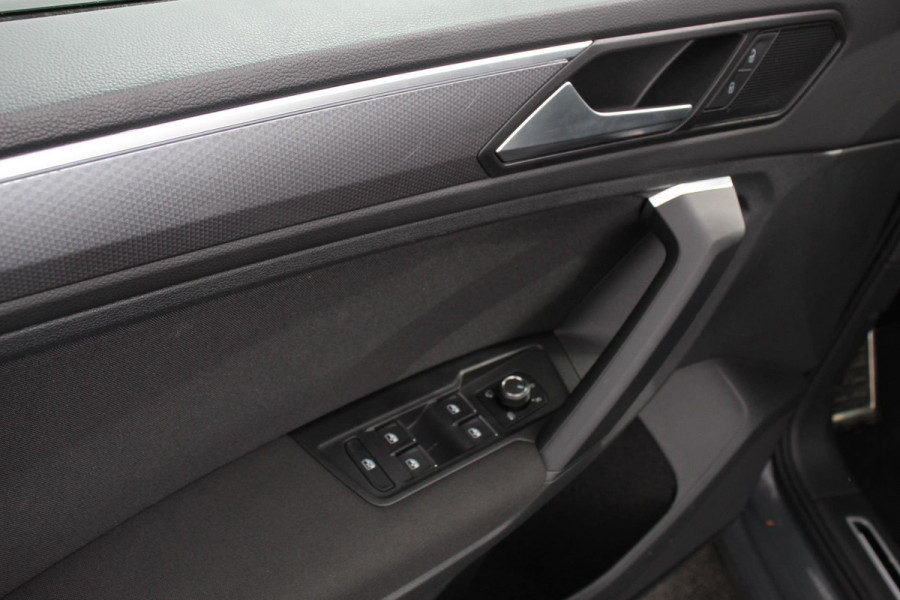 Volkswagen Tiguan 1.5 TSI DSG Active | Navigatie | App connect Wireless | Adaptive Cruise Control | Travel Assist | Parkeersensoren | Camera | Park Assist | Stoel- en stuurverwarming | Elektrische achterklep | Virtual Cockpit | Inductielader