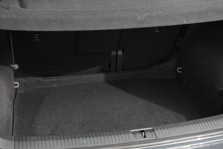 Volkswagen Tiguan 1.5 TSI DSG Active | Navigatie | App connect Wireless | Adaptive Cruise Control | Travel Assist | Parkeersensoren | Camera | Park Assist | Stoel- en stuurverwarming | Elektrische achterklep | Virtual Cockpit | Inductielader