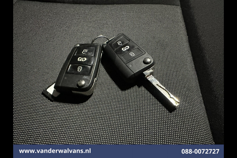 Volkswagen Crafter 2.0 TDI L3H2 L2H1 Euro6 Airco | Camera | Apple Carplay | Android Auto | Trekhaak Bijrijdersbank