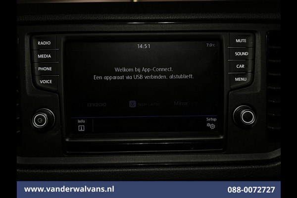 Volkswagen Crafter 2.0 TDI 141pk L3H3 (L2H2) Euro6 Airco | Massagestoel | Camera | Apple Carplay | Cruisecontrol Chauffeursstoel, Android Auto, 2800kg trekvermogen
