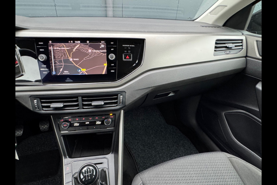 Volkswagen Polo 1.0 TSI Comfortline * Virtual Cockpit * Parkeersensoren * Climate Control * Navigatie *