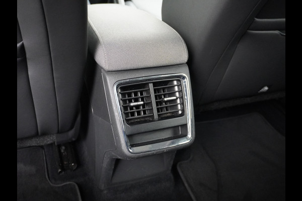 Škoda ENYAQ iV 60 180PK SOH 91% Apple Carplay Android NaviCamera 20" Matrix-Led Pdc-a+v Ecc Lmv Parkeerpakket Stoel+Stuurverwarming Comfortpakk Lichtpakket Dab Keyless advanced Bluetooth Cruise ControlRijstrooksensor Connected services Privacy Glas 1e Eigenaar Nieuwprijs €45.125 Origineel Nederlandse Auto