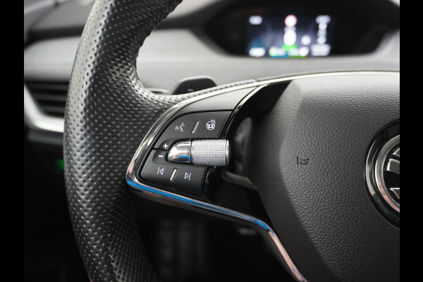 Škoda ENYAQ iV 60 180PK SOH 91% Apple Carplay Android NaviCamera 20" Matrix-Led Pdc-a+v Ecc Lmv Parkeerpakket Stoel+Stuurverwarming Comfortpakk Lichtpakket Dab Keyless advanced Bluetooth Cruise ControlRijstrooksensor Connected services Privacy Glas 1e Eigenaar Nieuwprijs €45.125 Origineel Nederlandse Auto