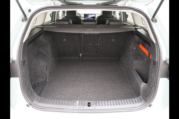 Škoda ENYAQ iV 60 180PK SOH 91% Apple Carplay Android NaviCamera 20" Matrix-Led Pdc-a+v Ecc Lmv Parkeerpakket Stoel+Stuurverwarming Comfortpakk Lichtpakket Dab Keyless advanced Bluetooth Cruise ControlRijstrooksensor Connected services Privacy Glas 1e Eigenaar Nieuwprijs €45.125 Origineel Nederlandse Auto