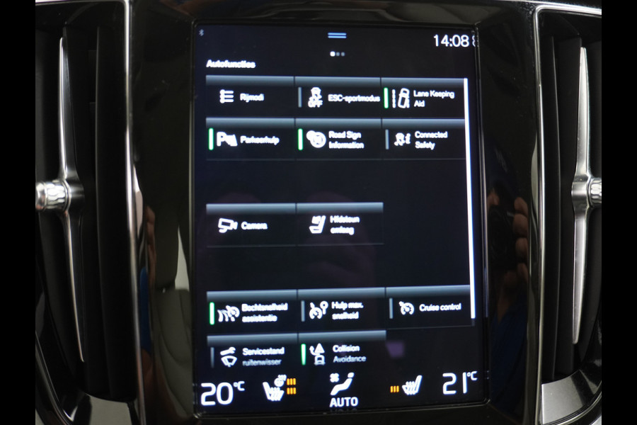 Volvo V60 2.0T AUT-7 Inscription Leer MHEV Apple Carplay Android Auto Harman&Kardon®-Hifi Camera Adap.Cruise Elek.Stoelen Stuur+Stoelverwa Lmv 18" Led Elek. Achterklep Regen-Lichtsensor Collision Avoidance Bluetooth Wifi 1e Eigenaar €50.755 Nieuwprijs Zeer compleet MHEV-Mild-Hybrid 1.800kg trekvermogen