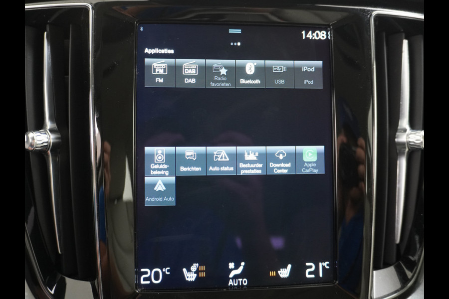 Volvo V60 2.0T AUT-7 Inscription Leer MHEV Apple Carplay Android Auto Harman&Kardon®-Hifi Camera Adap.Cruise Elek.Stoelen Stuur+Stoelverwa Lmv 18" Led Elek. Achterklep Regen-Lichtsensor Collision Avoidance Bluetooth Wifi 1e Eigenaar €50.755 Nieuwprijs Zeer compleet MHEV-Mild-Hybrid 1.800kg trekvermogen