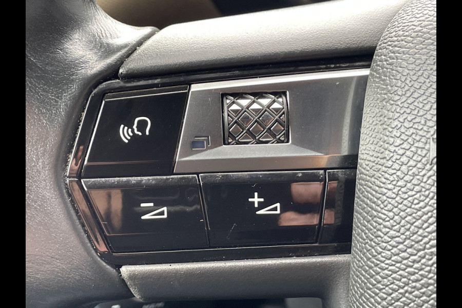 DS Ds 3 Crossback 100pk Business (Naviatie - Automatische Airco - 17" incl 4S - Apple Carplay - Parkeersensoren)