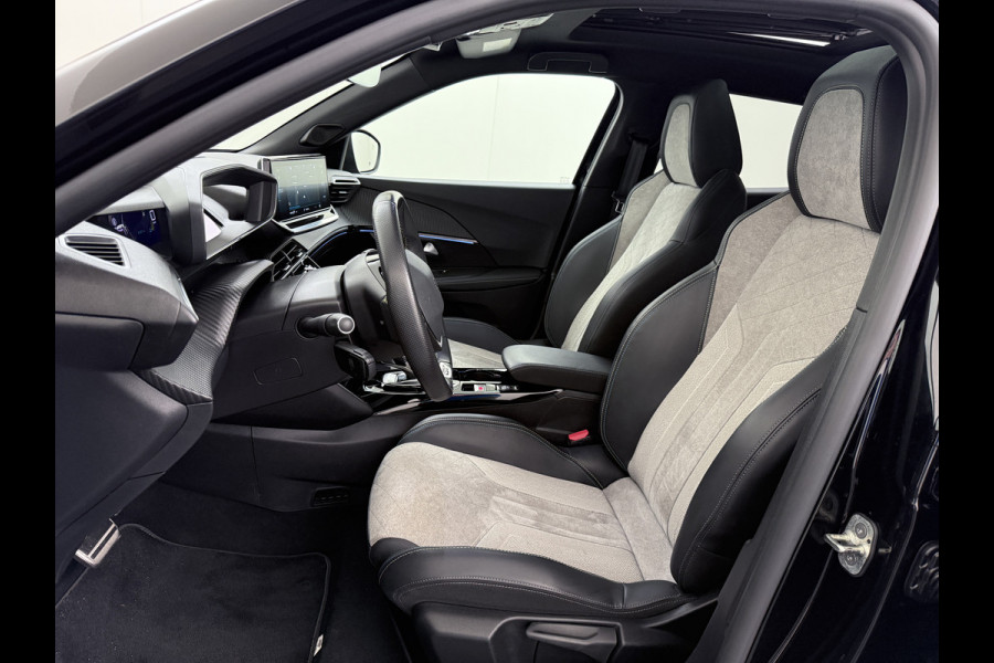 Peugeot e-2008 EV GT Pack 50kWh SOH 90% Pano-Dak+Schuifdak Apple Carplay Android Auto Navi Ecc Adap.Cruise 360°Camera Stoelverwarming Blindspot Privacy Glas Lmv 18" Lane Assist Keyless Bluetooth Pack Safety Plus 1e Eigenaar 100% Dealeronderhouden Origineel Nederlandse Auto