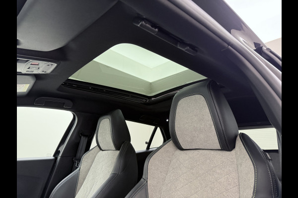 Peugeot e-2008 EV GT Pack 50kWh SOH 90% Pano-Dak+Schuifdak Apple Carplay Android Auto Navi Ecc Adap.Cruise 360°Camera Stoelverwarming Blindspot Privacy Glas Lmv 18" Lane Assist Keyless Bluetooth Pack Safety Plus 1e Eigenaar 100% Dealeronderhouden Origineel Nederlandse Auto