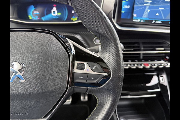 Peugeot e-2008 EV GT Pack 50kWh SOH 90% Pano-Dak+Schuifdak Apple Carplay Android Auto Navi Ecc Adap.Cruise 360°Camera Stoelverwarming Blindspot Privacy Glas Lmv 18" Lane Assist Keyless Bluetooth Pack Safety Plus 1e Eigenaar 100% Dealeronderhouden Origineel Nederlandse Auto