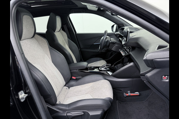 Peugeot e-2008 EV GT Pack 50kWh SOH 90% Pano-Dak+Schuifdak Apple Carplay Android Auto Navi Ecc Adap.Cruise 360°Camera Stoelverwarming Blindspot Privacy Glas Lmv 18" Lane Assist Keyless Bluetooth Pack Safety Plus 1e Eigenaar 100% Dealeronderhouden Origineel Nederlandse Auto