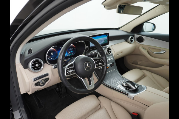 Mercedes-Benz C-Klasse Estate 300e AUT-9 320pk Leder PHEV Hybrid Virtual Cockpit Apple Carplay Android Auto Adaptive-Cruise Lane-Assist High Performanc Keyless Dual-Ecc Distronic+ Rijassistentiepakket Park-Assist Verkeersbord-Herkenning Origineel Nederlandse Auto Nieuwprijs €59.000 320PK 700Nm Koppel