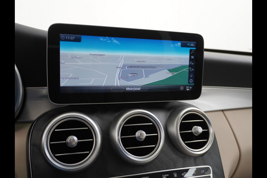 Mercedes-Benz C-Klasse Estate 300e AUT-9 320pk Leder PHEV Hybrid Virtual Cockpit Apple Carplay Android Auto Adaptive-Cruise Lane-Assist High Performanc Keyless Dual-Ecc Distronic+ Rijassistentiepakket Park-Assist Verkeersbord-Herkenning Origineel Nederlandse Auto Nieuwprijs €59.000 320PK 700Nm Koppel