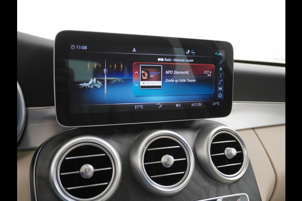 Mercedes-Benz C-Klasse Estate 300e AUT-9 320pk Leder PHEV Hybrid Virtual Cockpit Apple Carplay Android Auto Adaptive-Cruise Lane-Assist High Performanc Keyless Dual-Ecc Distronic+ Rijassistentiepakket Park-Assist Verkeersbord-Herkenning Origineel Nederlandse Auto Nieuwprijs €59.000 320PK 700Nm Koppel