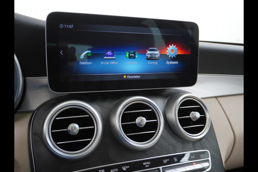 Mercedes-Benz C-Klasse Estate 300e AUT-9 320pk Leder PHEV Hybrid Virtual Cockpit Apple Carplay Android Auto Adaptive-Cruise Lane-Assist High Performanc Keyless Dual-Ecc Distronic+ Rijassistentiepakket Park-Assist Verkeersbord-Herkenning Origineel Nederlandse Auto Nieuwprijs €59.000 320PK 700Nm Koppel