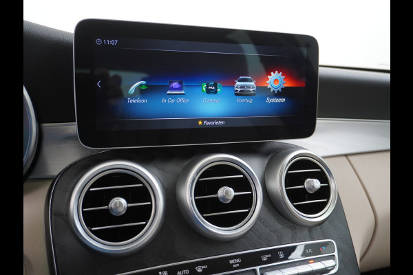 Mercedes-Benz C-Klasse Estate 300e AUT-9 320pk Leder PHEV Hybrid Virtual Cockpit Apple Carplay Android Auto Adaptive-Cruise Lane-Assist High Performanc Keyless Dual-Ecc Distronic+ Rijassistentiepakket Park-Assist Verkeersbord-Herkenning Origineel Nederlandse Auto Nieuwprijs €59.000 320PK 700Nm Koppel