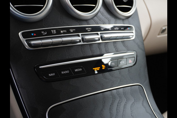 Mercedes-Benz C-Klasse Estate 300e AUT-9 320pk Leder PHEV Hybrid Virtual Cockpit Apple Carplay Android Auto Adaptive-Cruise Lane-Assist High Performanc Keyless Dual-Ecc Distronic+ Rijassistentiepakket Park-Assist Verkeersbord-Herkenning Origineel Nederlandse Auto Nieuwprijs €59.000 320PK 700Nm Koppel