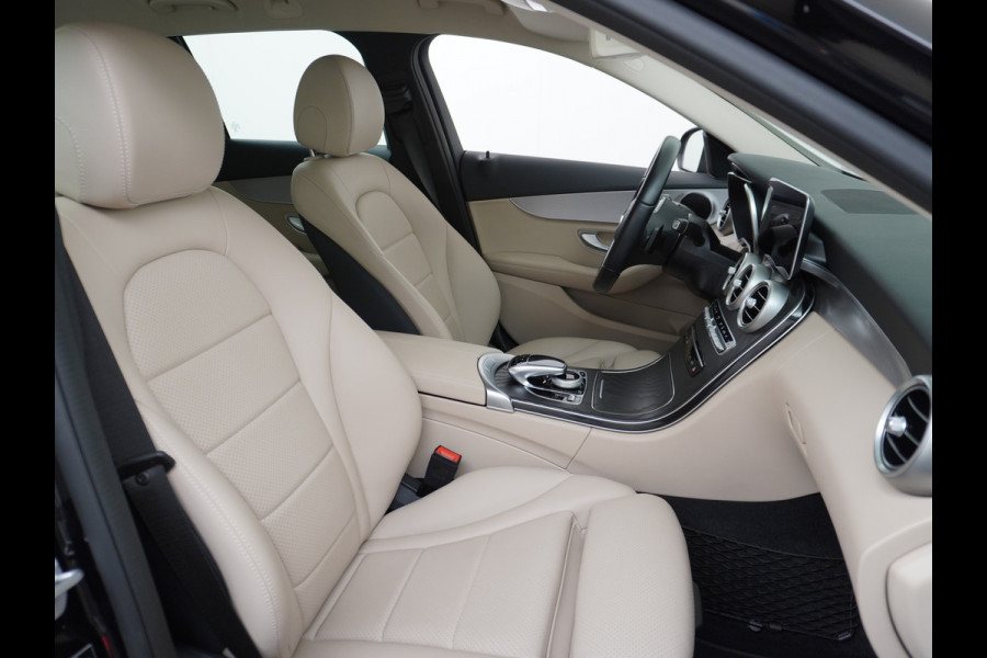 Mercedes-Benz C-Klasse Estate 300e AUT-9 320pk Leder PHEV Hybrid Virtual Cockpit Apple Carplay Android Auto Adaptive-Cruise Lane-Assist High Performanc Keyless Dual-Ecc Distronic+ Rijassistentiepakket Park-Assist Verkeersbord-Herkenning Origineel Nederlandse Auto Nieuwprijs €59.000 320PK 700Nm Koppel