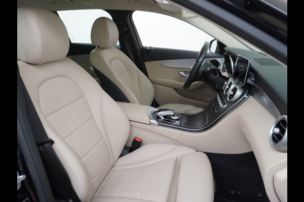 Mercedes-Benz C-Klasse Estate 300e AUT-9 320pk Leder PHEV Hybrid Virtual Cockpit Apple Carplay Android Auto Adaptive-Cruise Lane-Assist High Performanc Keyless Dual-Ecc Distronic+ Rijassistentiepakket Park-Assist Verkeersbord-Herkenning Origineel Nederlandse Auto Nieuwprijs €59.000 320PK 700Nm Koppel