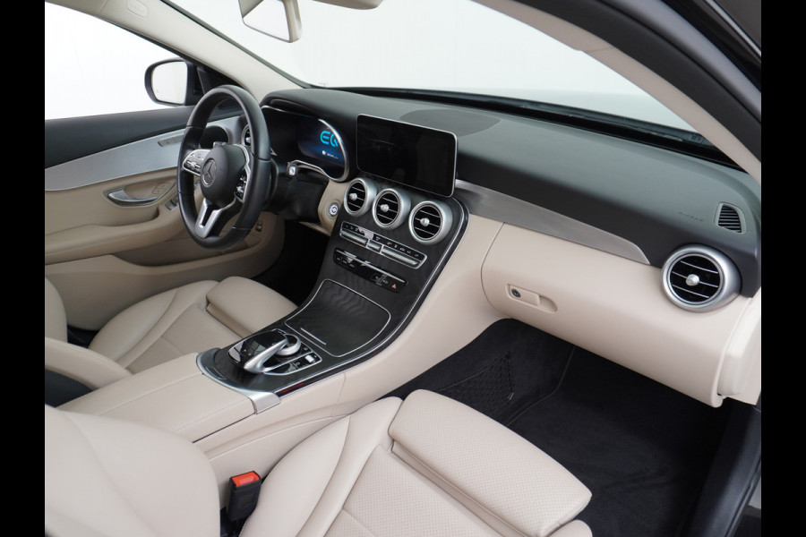 Mercedes-Benz C-Klasse Estate 300e AUT-9 320pk Leder PHEV Hybrid Virtual Cockpit Apple Carplay Android Auto Adaptive-Cruise Lane-Assist High Performanc Keyless Dual-Ecc Distronic+ Rijassistentiepakket Park-Assist Verkeersbord-Herkenning Origineel Nederlandse Auto Nieuwprijs €59.000 320PK 700Nm Koppel