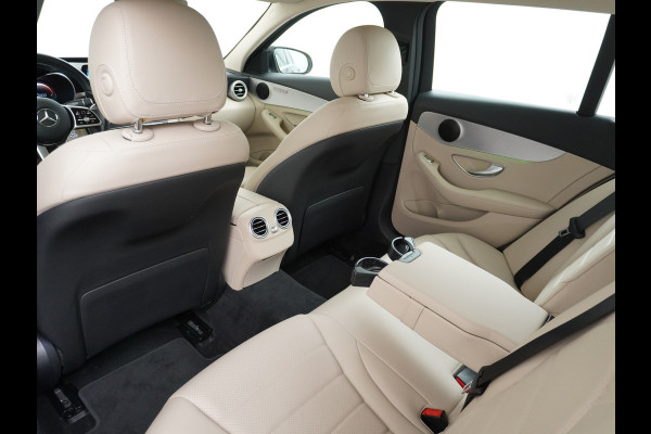 Mercedes-Benz C-Klasse Estate 300e AUT-9 320pk Leder PHEV Hybrid Virtual Cockpit Apple Carplay Android Auto Adaptive-Cruise Lane-Assist High Performanc Keyless Dual-Ecc Distronic+ Rijassistentiepakket Park-Assist Verkeersbord-Herkenning Origineel Nederlandse Auto Nieuwprijs €59.000 320PK 700Nm Koppel
