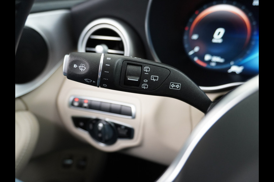 Mercedes-Benz C-Klasse Estate 300e AUT-9 320pk Leder PHEV Hybrid Virtual Cockpit Apple Carplay Android Auto Adaptive-Cruise Lane-Assist High Performanc Keyless Dual-Ecc Distronic+ Rijassistentiepakket Park-Assist Verkeersbord-Herkenning Origineel Nederlandse Auto Nieuwprijs €59.000 320PK 700Nm Koppel