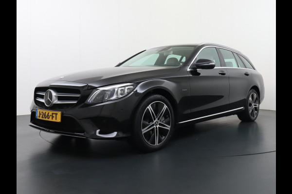 Mercedes-Benz C-Klasse Estate 300e AUT-9 320pk Leder PHEV Hybrid Virtual Cockpit Apple Carplay Android Auto Adaptive-Cruise Lane-Assist High Performanc Keyless Dual-Ecc Distronic+ Rijassistentiepakket Park-Assist Verkeersbord-Herkenning Origineel Nederlandse Auto Nieuwprijs €59.000 320PK 700Nm Koppel