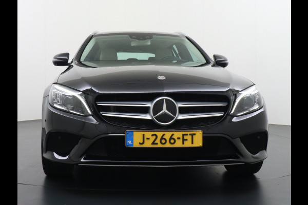 Mercedes-Benz C-Klasse Estate 300e AUT-9 320pk Leder PHEV Hybrid Virtual Cockpit Apple Carplay Android Auto Adaptive-Cruise Lane-Assist High Performanc Keyless Dual-Ecc Distronic+ Rijassistentiepakket Park-Assist Verkeersbord-Herkenning Origineel Nederlandse Auto Nieuwprijs €59.000 320PK 700Nm Koppel