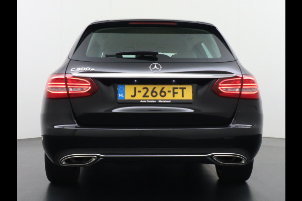 Mercedes-Benz C-Klasse Estate 300e AUT-9 320pk Leder PHEV Hybrid Virtual Cockpit Apple Carplay Android Auto Adaptive-Cruise Lane-Assist High Performanc Keyless Dual-Ecc Distronic+ Rijassistentiepakket Park-Assist Verkeersbord-Herkenning Origineel Nederlandse Auto Nieuwprijs €59.000 320PK 700Nm Koppel