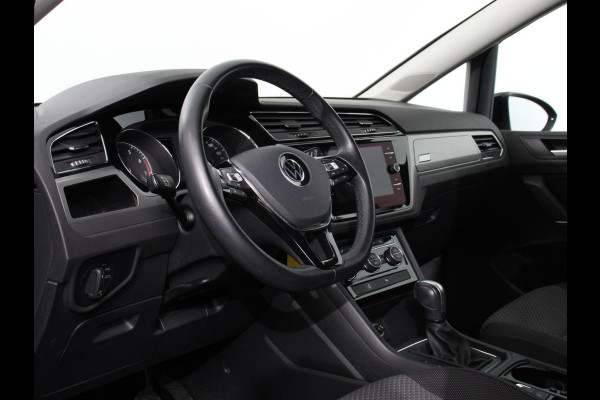 Volkswagen Touran 1.5 TSI 150pk DSG Comfortline Plus 7p | Navigatie | Apple Carplay/Android Auto | Wegklapbare trekhaak | Parkeersensoren | Adaptive Cruise Control | Stoelverwarming | Getinte ramen | Climate Control