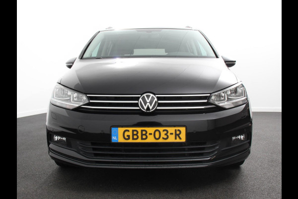 Volkswagen Touran 1.5 TSI 150pk DSG Comfortline Plus 7p | Navigatie | Apple Carplay/Android Auto | Wegklapbare trekhaak | Parkeersensoren | Adaptive Cruise Control | Stoelverwarming | Getinte ramen | Climate Control