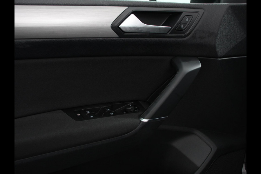 Volkswagen Touran 1.5 TSI 150pk DSG Comfortline Plus 7p | Navigatie | Apple Carplay/Android Auto | Wegklapbare trekhaak | Parkeersensoren | Adaptive Cruise Control | Stoelverwarming | Getinte ramen | Climate Control