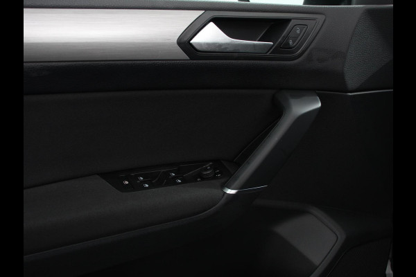 Volkswagen Touran 1.5 TSI 150pk DSG Comfortline Plus 7p | Navigatie | Apple Carplay/Android Auto | Wegklapbare trekhaak | Parkeersensoren | Adaptive Cruise Control | Stoelverwarming | Getinte ramen | Climate Control