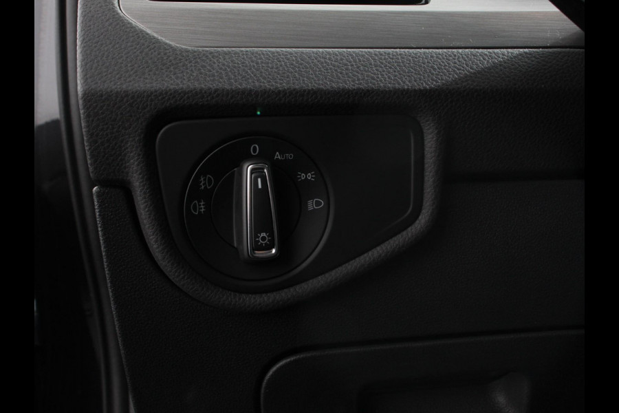 Volkswagen Touran 1.5 TSI 150pk DSG Comfortline Plus 7p | Navigatie | Apple Carplay/Android Auto | Wegklapbare trekhaak | Parkeersensoren | Adaptive Cruise Control | Stoelverwarming | Getinte ramen | Climate Control