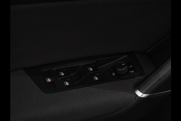 Volkswagen Touran 1.5 TSI 150pk DSG Comfortline Plus 7p | Navigatie | Apple Carplay/Android Auto | Wegklapbare trekhaak | Parkeersensoren | Adaptive Cruise Control | Stoelverwarming | Getinte ramen | Climate Control