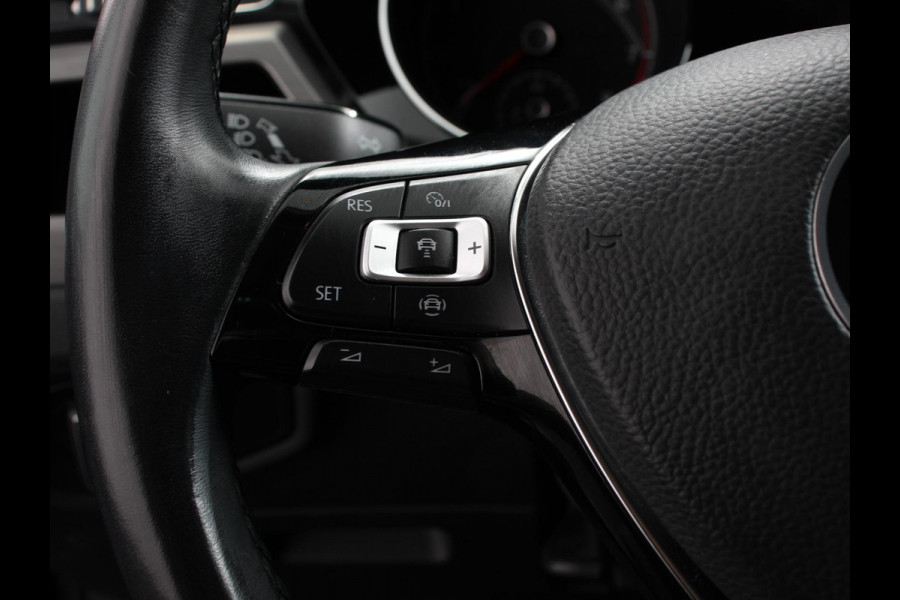 Volkswagen Touran 1.5 TSI 150pk DSG Comfortline Plus 7p | Navigatie | Apple Carplay/Android Auto | Wegklapbare trekhaak | Parkeersensoren | Adaptive Cruise Control | Stoelverwarming | Getinte ramen | Climate Control