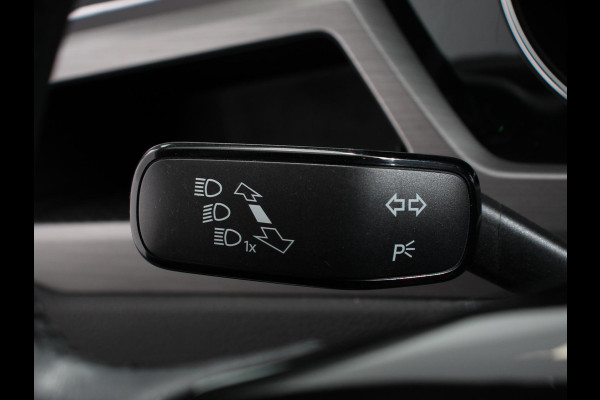 Volkswagen Touran 1.5 TSI 150pk DSG Comfortline Plus 7p | Navigatie | Apple Carplay/Android Auto | Wegklapbare trekhaak | Parkeersensoren | Adaptive Cruise Control | Stoelverwarming | Getinte ramen | Climate Control