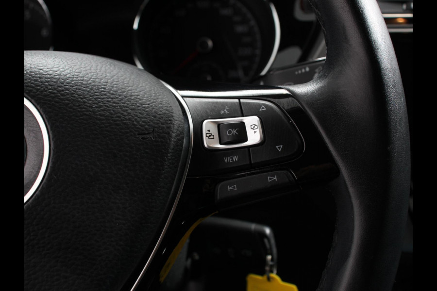 Volkswagen Touran 1.5 TSI 150pk DSG Comfortline Plus 7p | Navigatie | Apple Carplay/Android Auto | Wegklapbare trekhaak | Parkeersensoren | Adaptive Cruise Control | Stoelverwarming | Getinte ramen | Climate Control