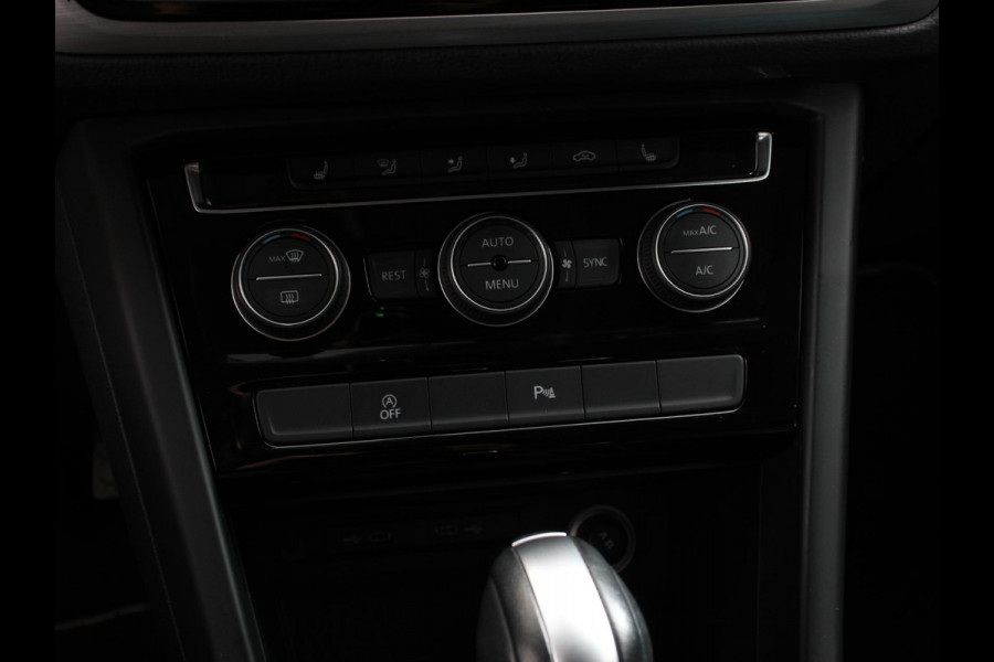 Volkswagen Touran 1.5 TSI 150pk DSG Comfortline Plus 7p | Navigatie | Apple Carplay/Android Auto | Wegklapbare trekhaak | Parkeersensoren | Adaptive Cruise Control | Stoelverwarming | Getinte ramen | Climate Control