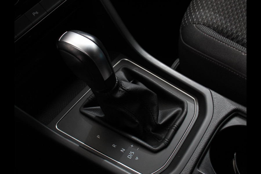 Volkswagen Touran 1.5 TSI 150pk DSG Comfortline Plus 7p | Navigatie | Apple Carplay/Android Auto | Wegklapbare trekhaak | Parkeersensoren | Adaptive Cruise Control | Stoelverwarming | Getinte ramen | Climate Control