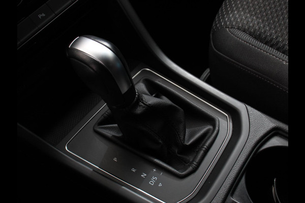 Volkswagen Touran 1.5 TSI 150pk DSG Comfortline Plus 7p | Navigatie | Apple Carplay/Android Auto | Wegklapbare trekhaak | Parkeersensoren | Adaptive Cruise Control | Stoelverwarming | Getinte ramen | Climate Control
