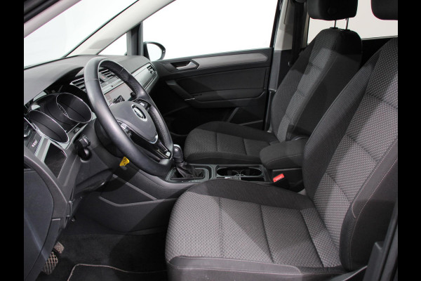 Volkswagen Touran 1.5 TSI 150pk DSG Comfortline Plus 7p | Navigatie | Apple Carplay/Android Auto | Wegklapbare trekhaak | Parkeersensoren | Adaptive Cruise Control | Stoelverwarming | Getinte ramen | Climate Control