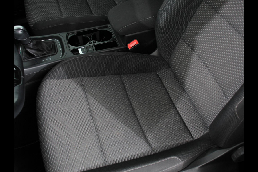 Volkswagen Touran 1.5 TSI 150pk DSG Comfortline Plus 7p | Navigatie | Apple Carplay/Android Auto | Wegklapbare trekhaak | Parkeersensoren | Adaptive Cruise Control | Stoelverwarming | Getinte ramen | Climate Control