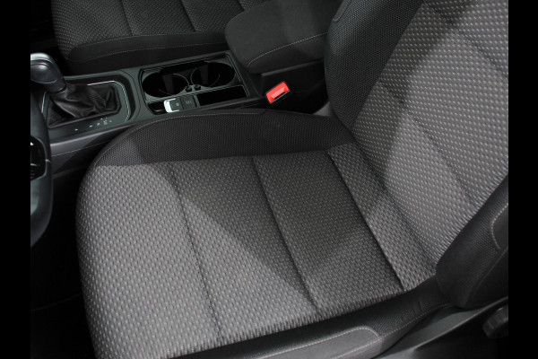 Volkswagen Touran 1.5 TSI 150pk DSG Comfortline Plus 7p | Navigatie | Apple Carplay/Android Auto | Wegklapbare trekhaak | Parkeersensoren | Adaptive Cruise Control | Stoelverwarming | Getinte ramen | Climate Control