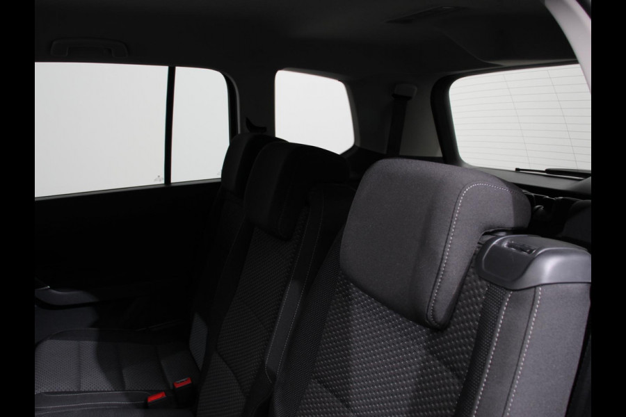 Volkswagen Touran 1.5 TSI 150pk DSG Comfortline Plus 7p | Navigatie | Apple Carplay/Android Auto | Wegklapbare trekhaak | Parkeersensoren | Adaptive Cruise Control | Stoelverwarming | Getinte ramen | Climate Control